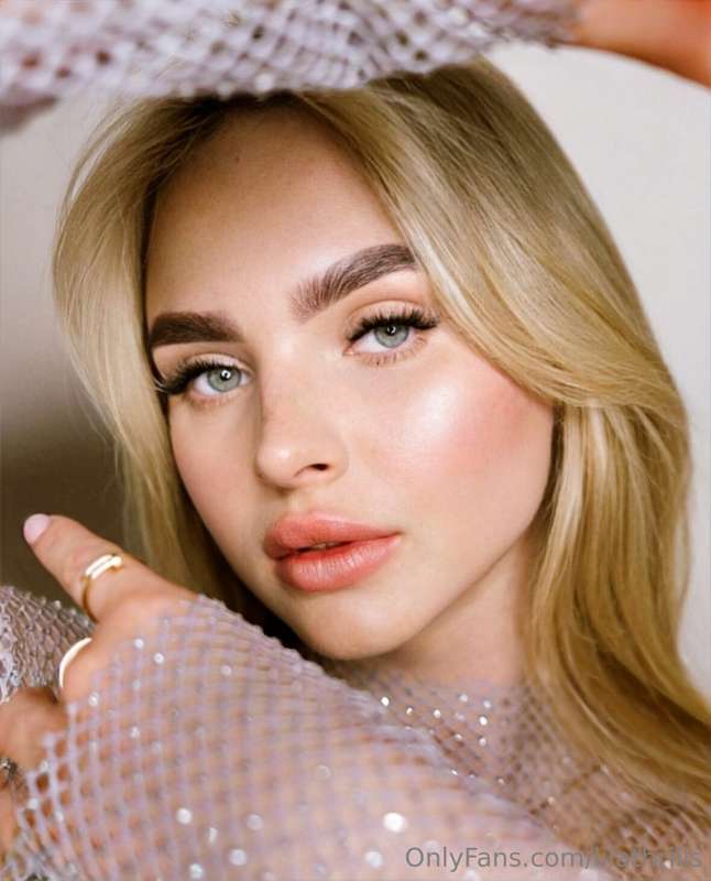 I'm so curious to know what you read in my eyes?🥰

P.S. I fo..