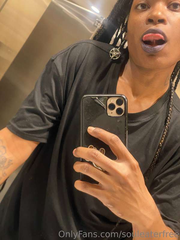 Thinking about going live for y’all…. What do yall think? Wo..