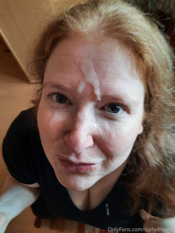 Spermaface
Ich liebe Sperma :) am liebsten habe ich es im Ge.. 3