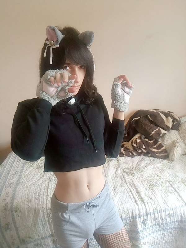 meow meow, im smal >. 15