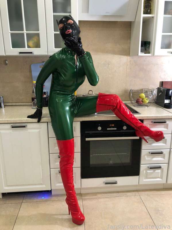 Latexdiva - Fansly - 09 Aug, 2022 20