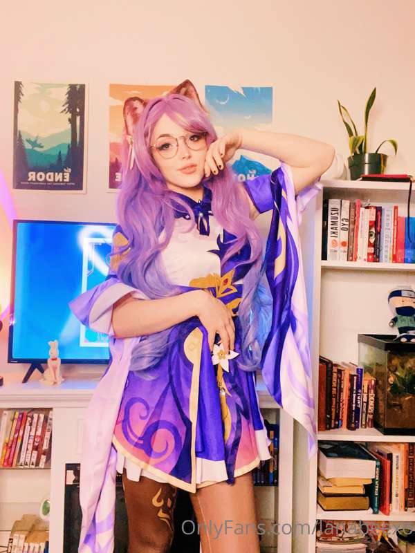 More of my Keqing cosplay from Genshin Impact! 9
