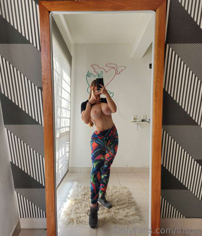 The quiet girl in the gym // the busty slut on onlyfans 🤭😈 2