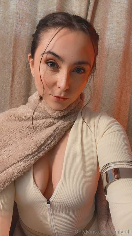 Sneak peak of the padme outfit on stream xx link in bio, I’m..