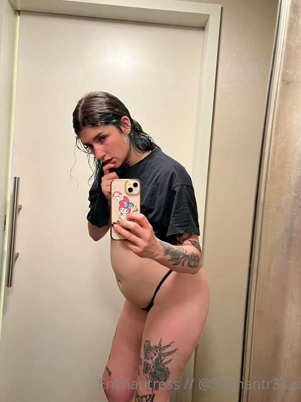 Getting hard to bend over with this gut in the way 🥵🥵🥵