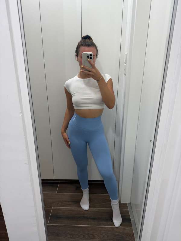 My clothes would look great if I remove this.🙈🔥