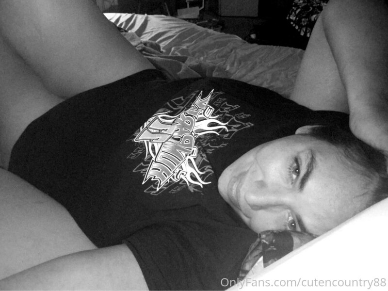 Nothing like laying in bed all cozy in a XL shirt and no pan.. 2