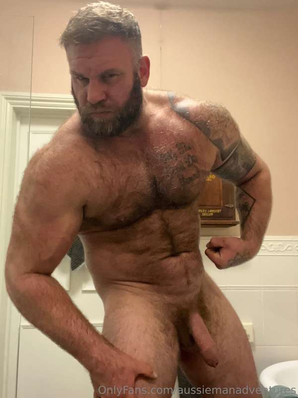 Who wants a naked wrestle with the Big Aussie Bear !! 🇦🇺🐻 💪