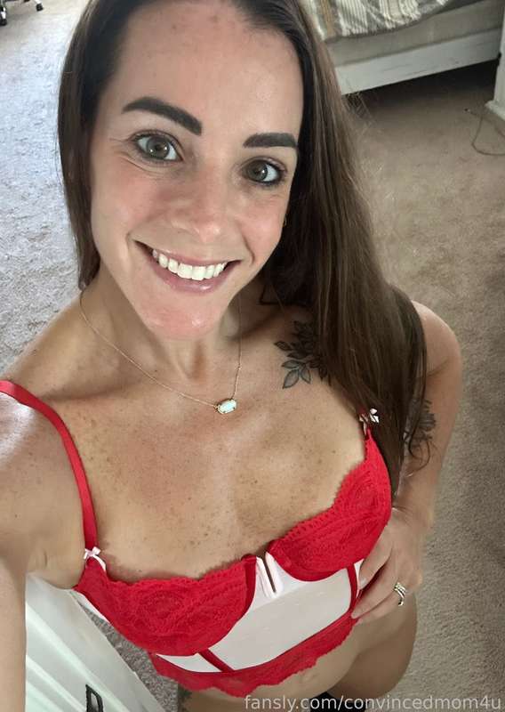 Convincedmom4U - Fansly - 01 Nov, 2024