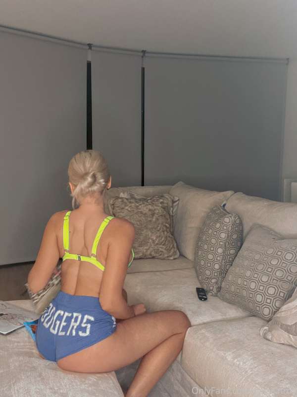 Homebody 🥰🎁  check your DMs 😘 Beside that Getting back into ..