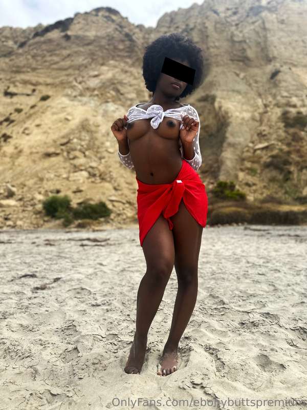 Paint my cheeks white with your cum daddy. 😘 6