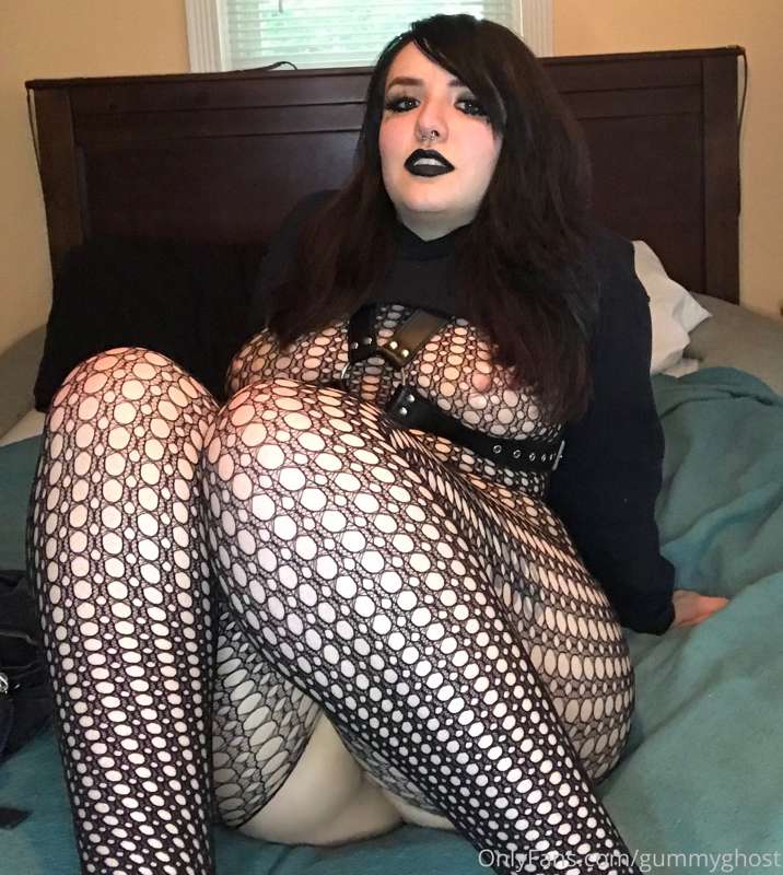 What happens when you get your goth gf home 🥀 4