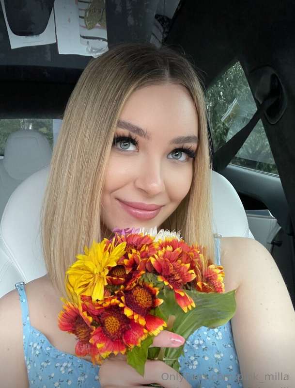 So much beauty in one photo🙈🥰 Do you also love flowers like ..
