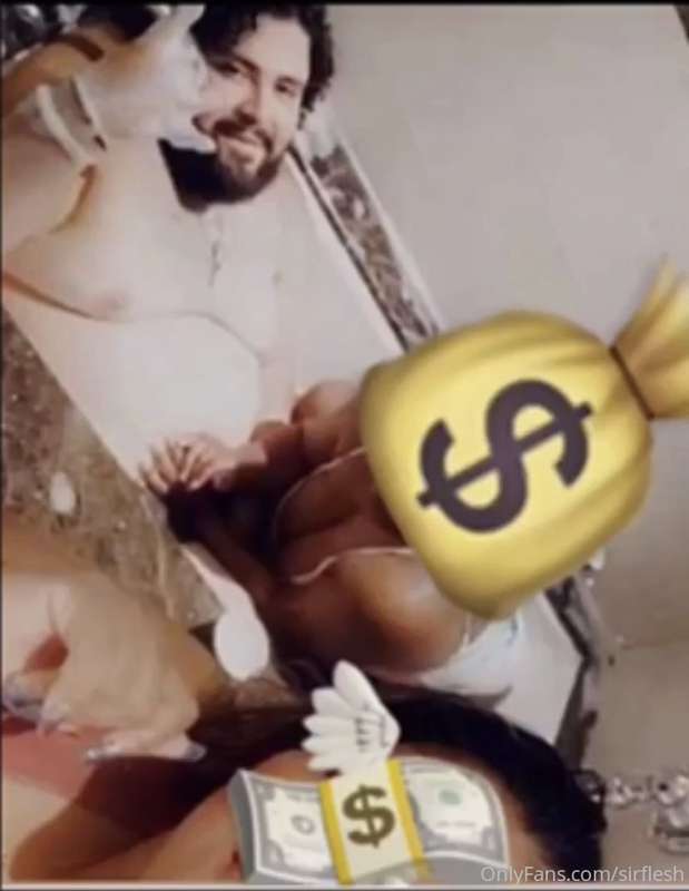 😬👉🏽👈🏽Anyone wanna see a threesome in a big bathtub???