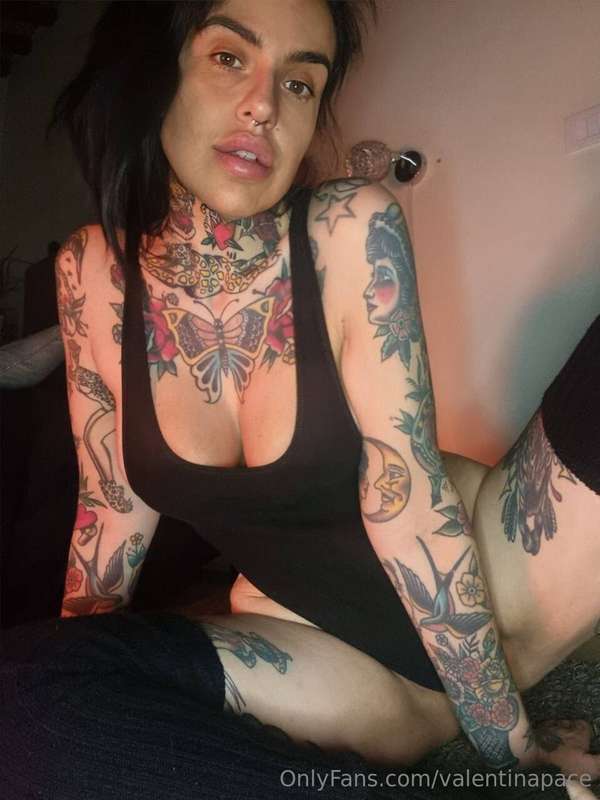 😈LA MILF TATUATA PIÙ PORCA DI ONLYFANS😈@manolatenti è una cr..