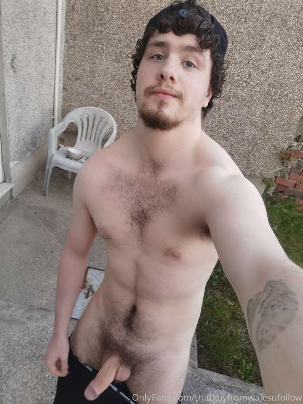 Giving nextdoor something to talk about 😈