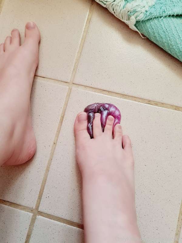 Felt so good having the cold slime between my toes 😍 Makes m.. 9