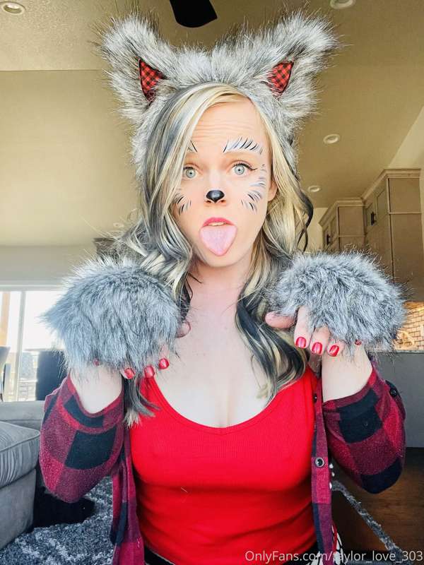 Oh my, what a big cock you have!! 🐺 mind if I have a taste? 1