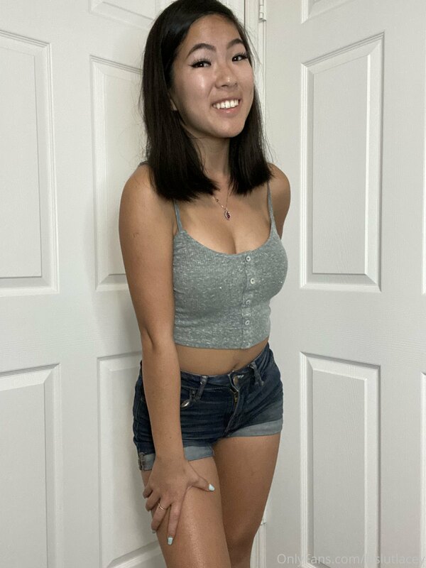 Watch me suck the cum out daddy’s cock and swallow it all li..