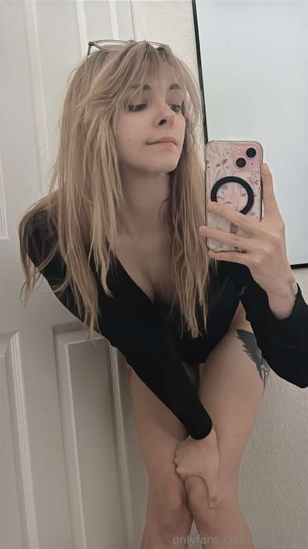 I’m going live on Twitch! Please come to the stream! 🩷twitch.. 2