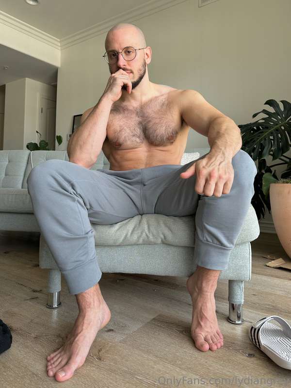 Peeling off my black Nike socks 🧦 🦶🏻 