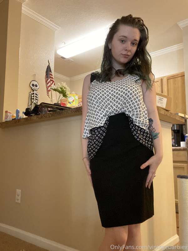 Role play/POV with this new sexy pencil skirt? 🤔
