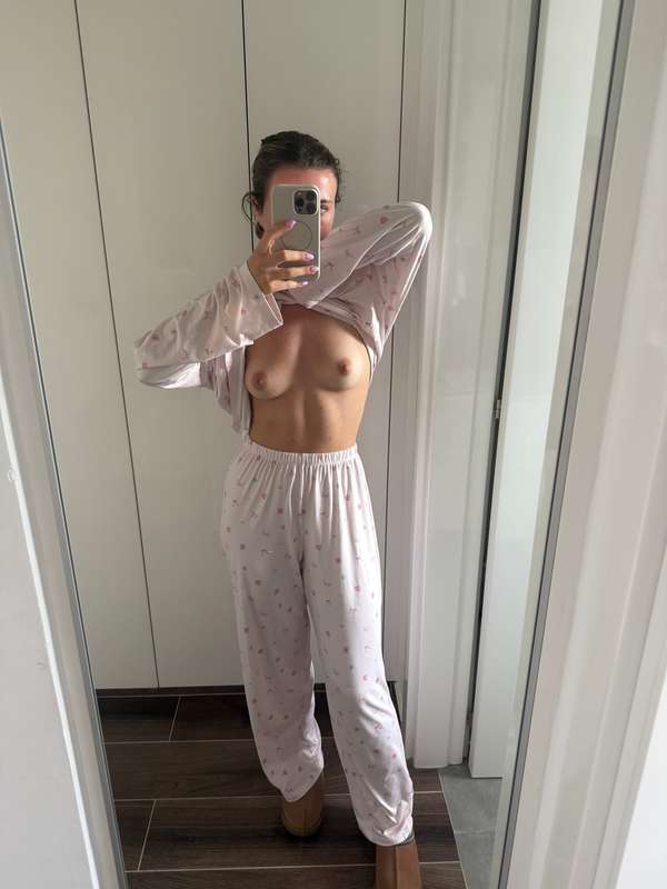 Good morning happy Monday guys 😏😈 2