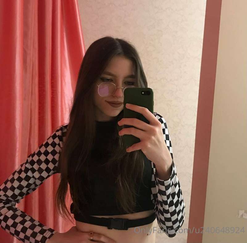 Glasses make me more sexy?🥰
