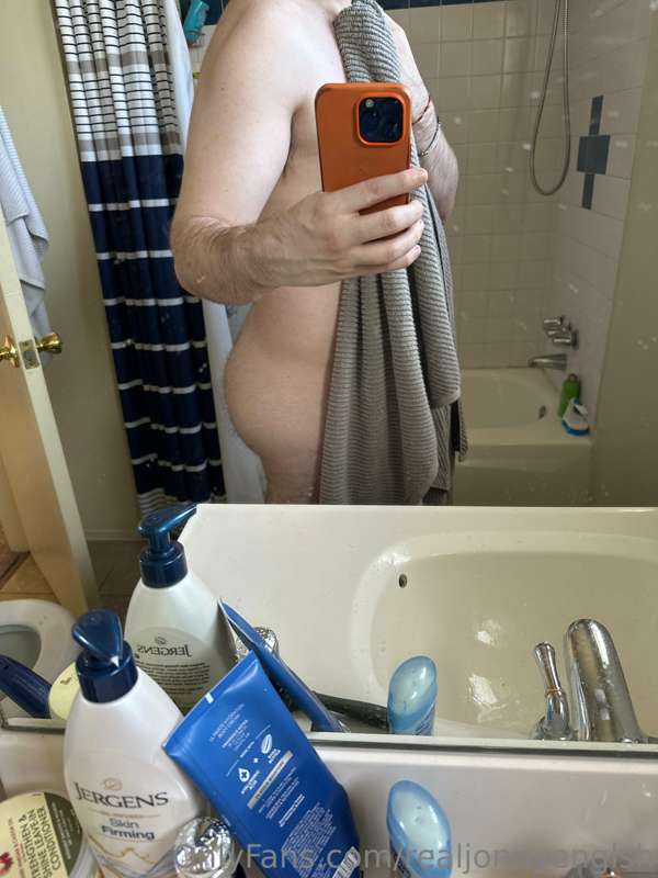 Fresh out the shower! DM If you want more photos and videos ..