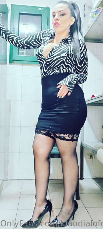 Qualcuno ha voglia di essere scaldato questa sera?👠  Ti aspe..