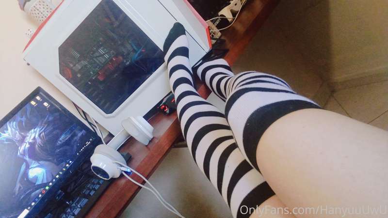 enjoy my thighs 4