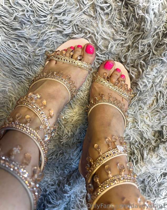 💖🦶🏻