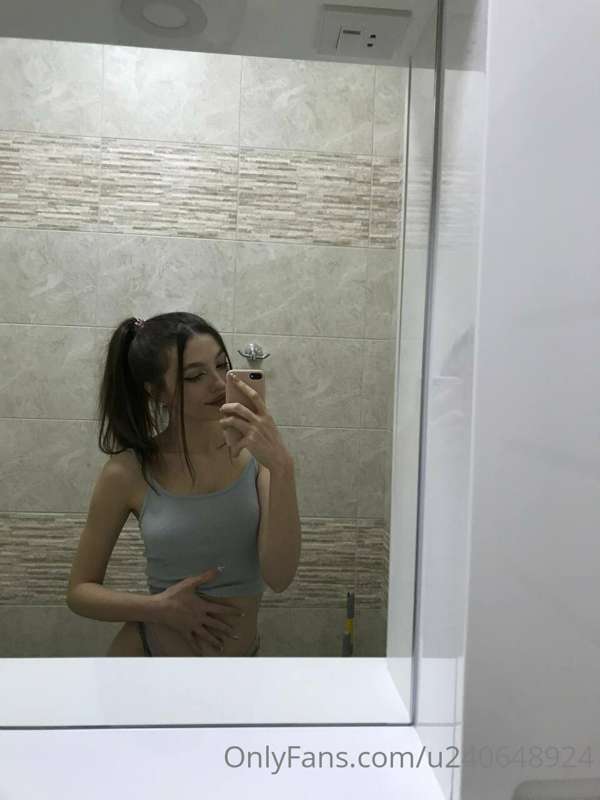 Getting ready for a shower,wanna join me?💖