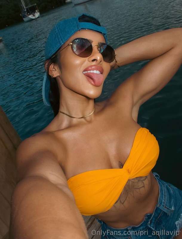 I've got a playful tongue... wanna see? 🤭