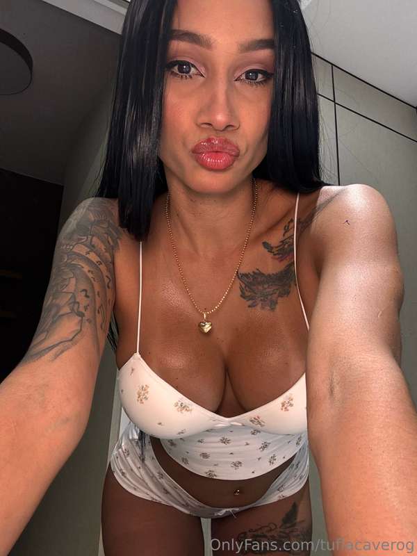 Honey, can you kiss my lips softly? 😏💋🙈👅 1