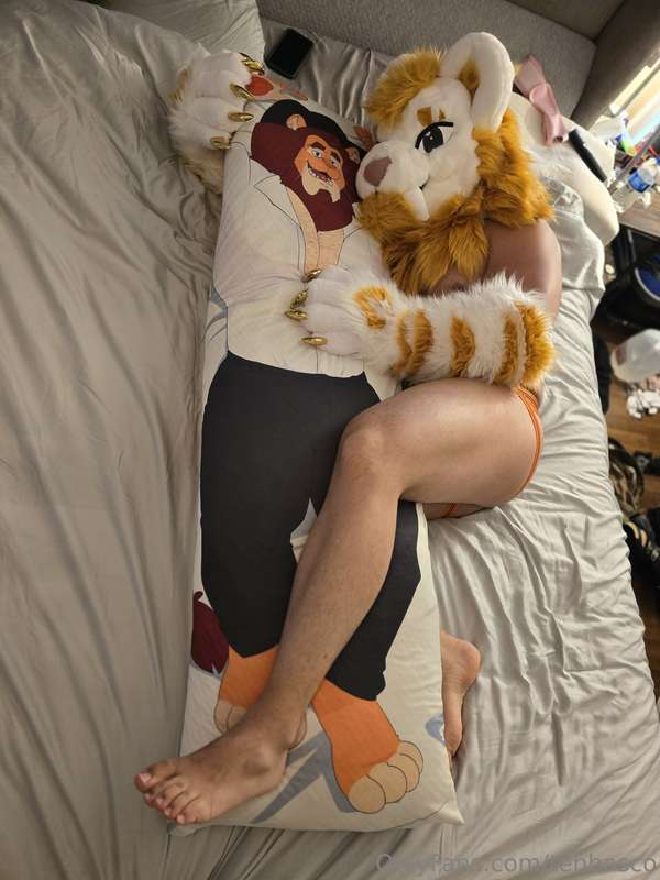 Happy lion day from this liger and one of his many body pill.. 2