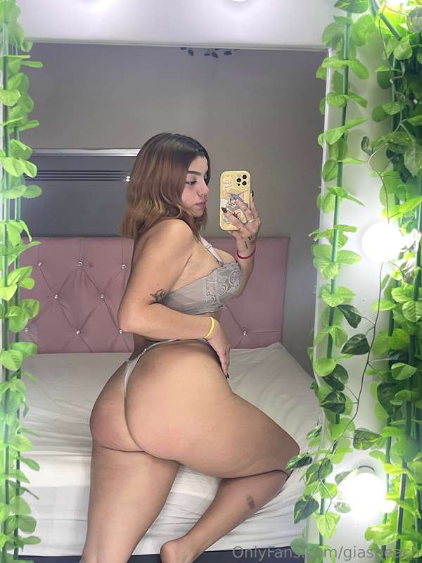 Wanna see if I can make this fat ass clap while riding your ..