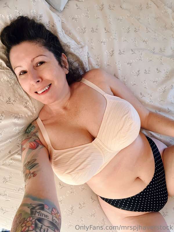 Today’s bra/panty combo… little bit of a retro vibe… 😘