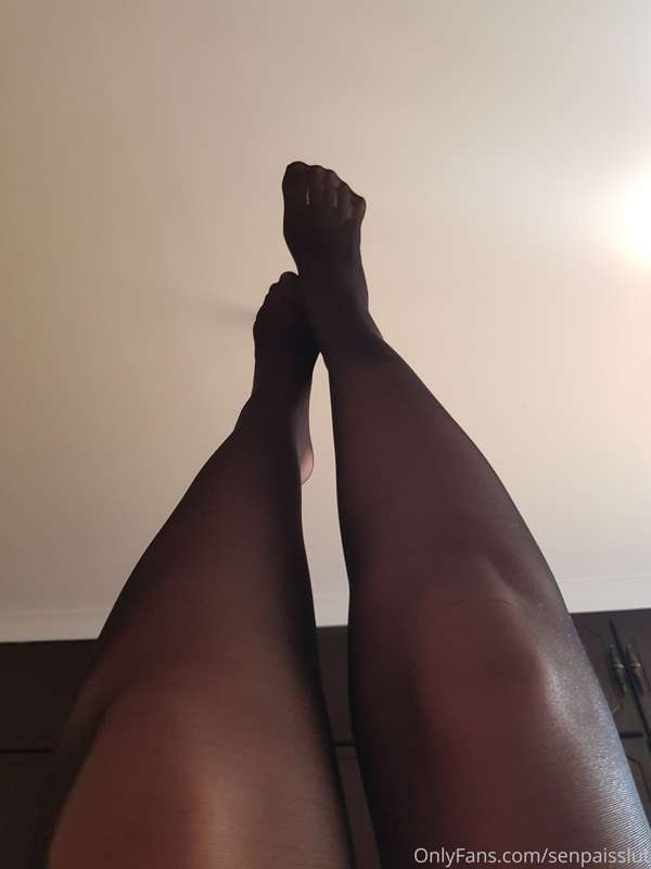 My first post here! 🙈
Enjoy my feet and legs in these sheer .. 5
