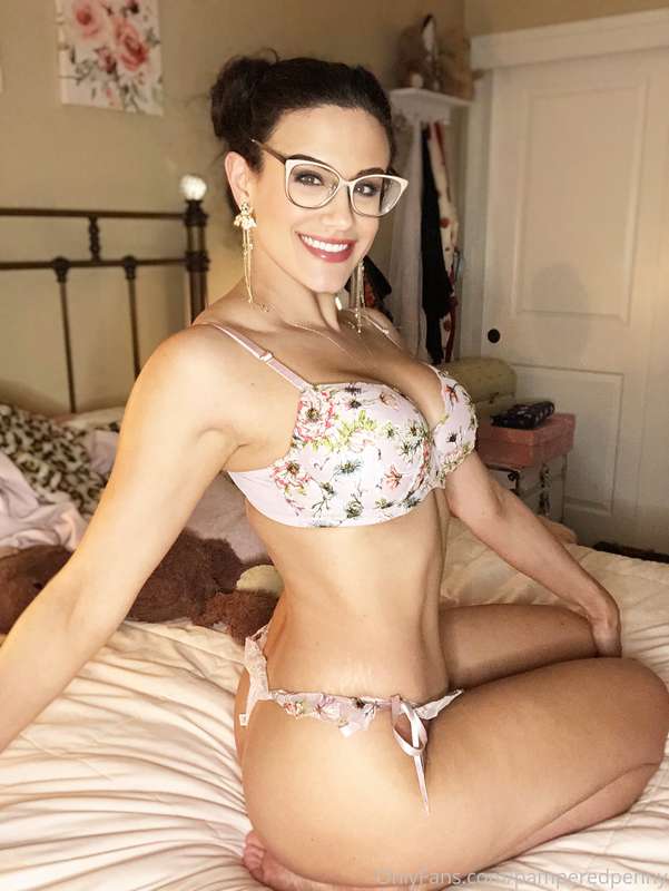 What should I wear for Saturday’s cam show?
