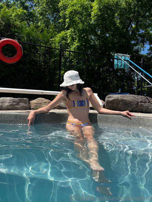 pool day ☀️👙