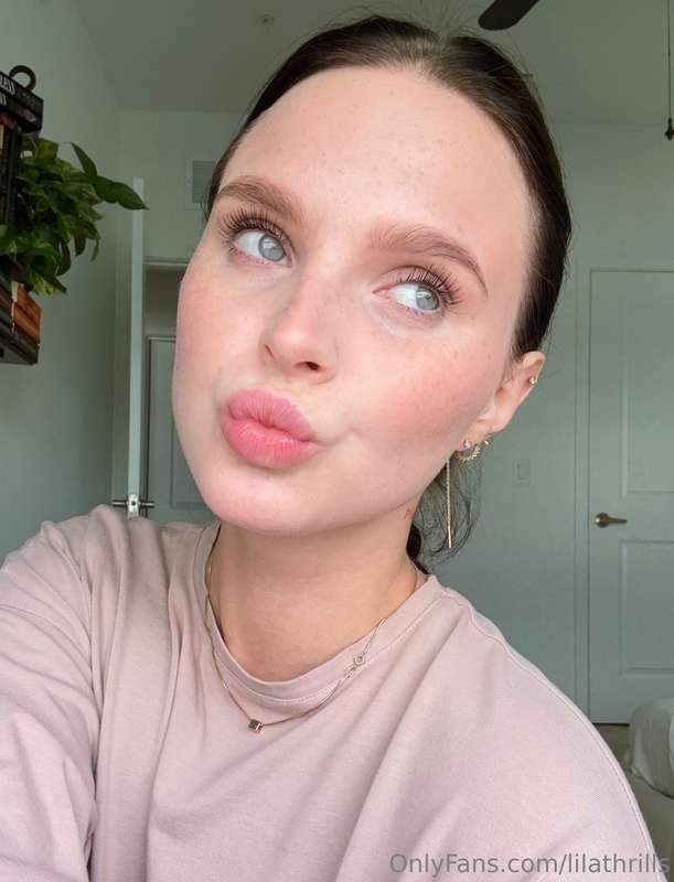 Have a nice day, honey!Sending you kisses💋