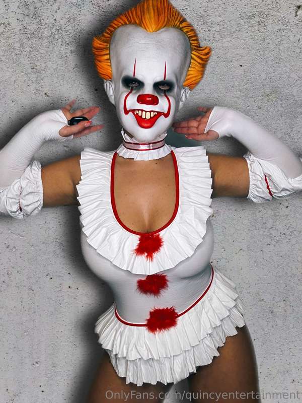 Pennywise may be terrifying, but I'm here to make it fun! 🎈🎉