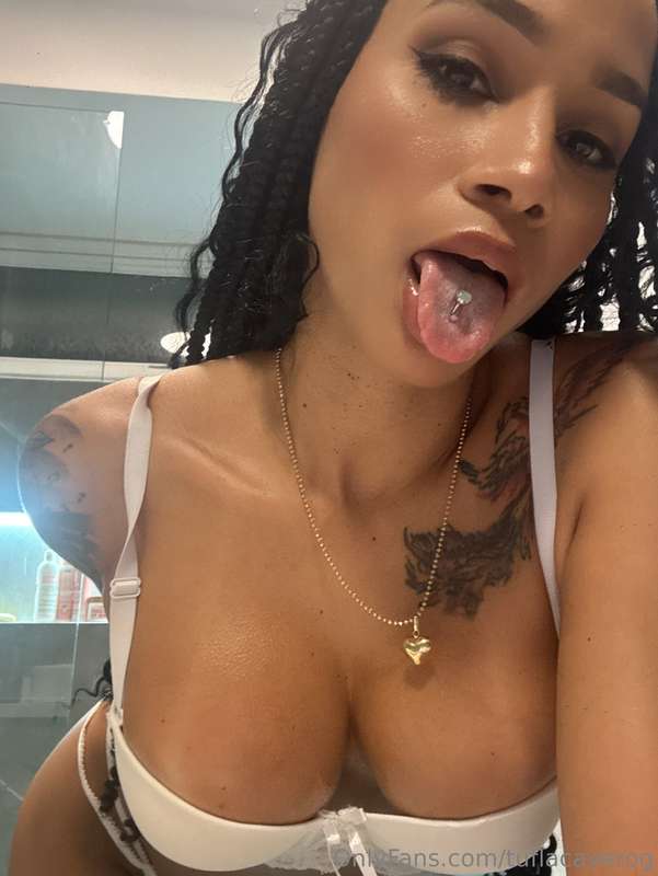 Confidence level: unfiltered and sexy selfie 🙈