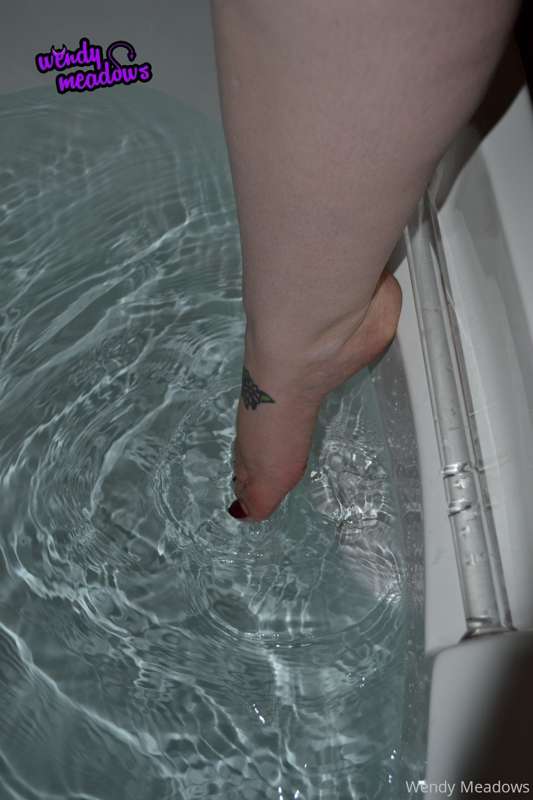 I love showing off my tootsies to you! 1