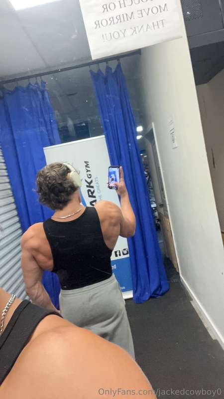 Who wants to come workout with me :)