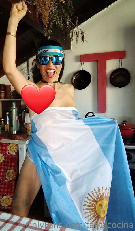 CAMPEONES DEL MUNDOOOO  🎉  Celebramooooos!!!!
Total nude en .. 1