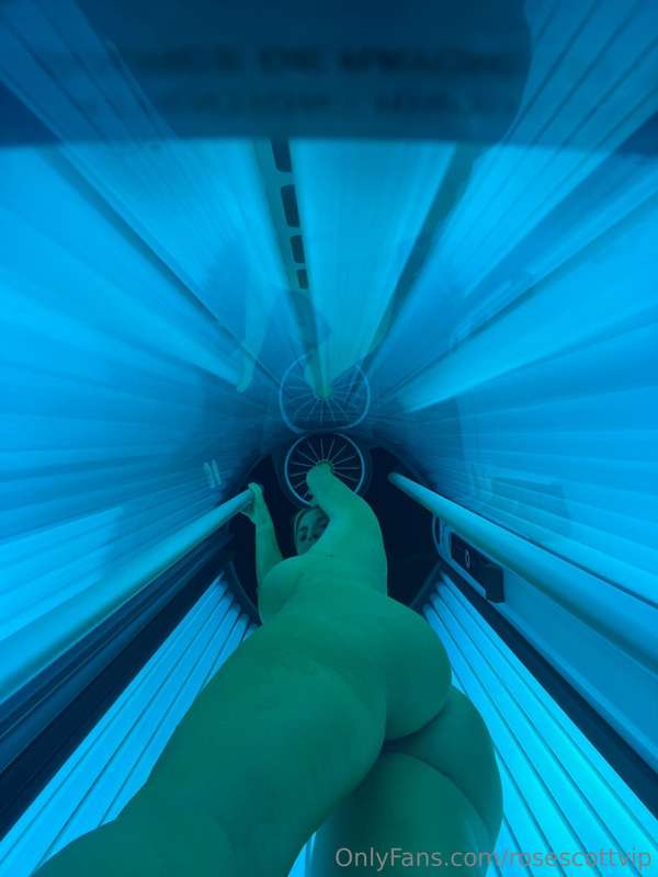 Tanning bed views 😎 4