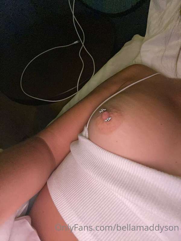 Do you want to bite my nipples in hot sexting? I'll make you..