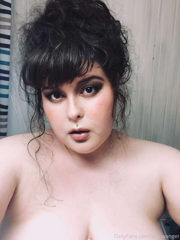 horny and cute
in need of a dick to suck
honestly 
I’m despe.. 4